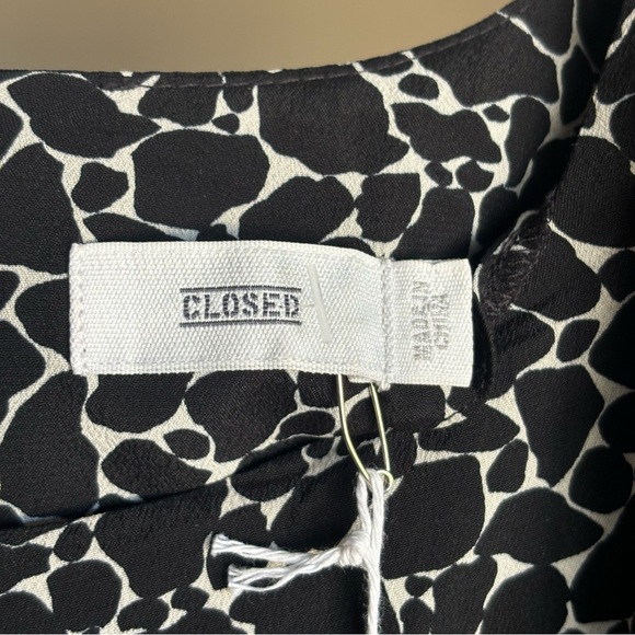 Closed Dress - Picture 7 of 8